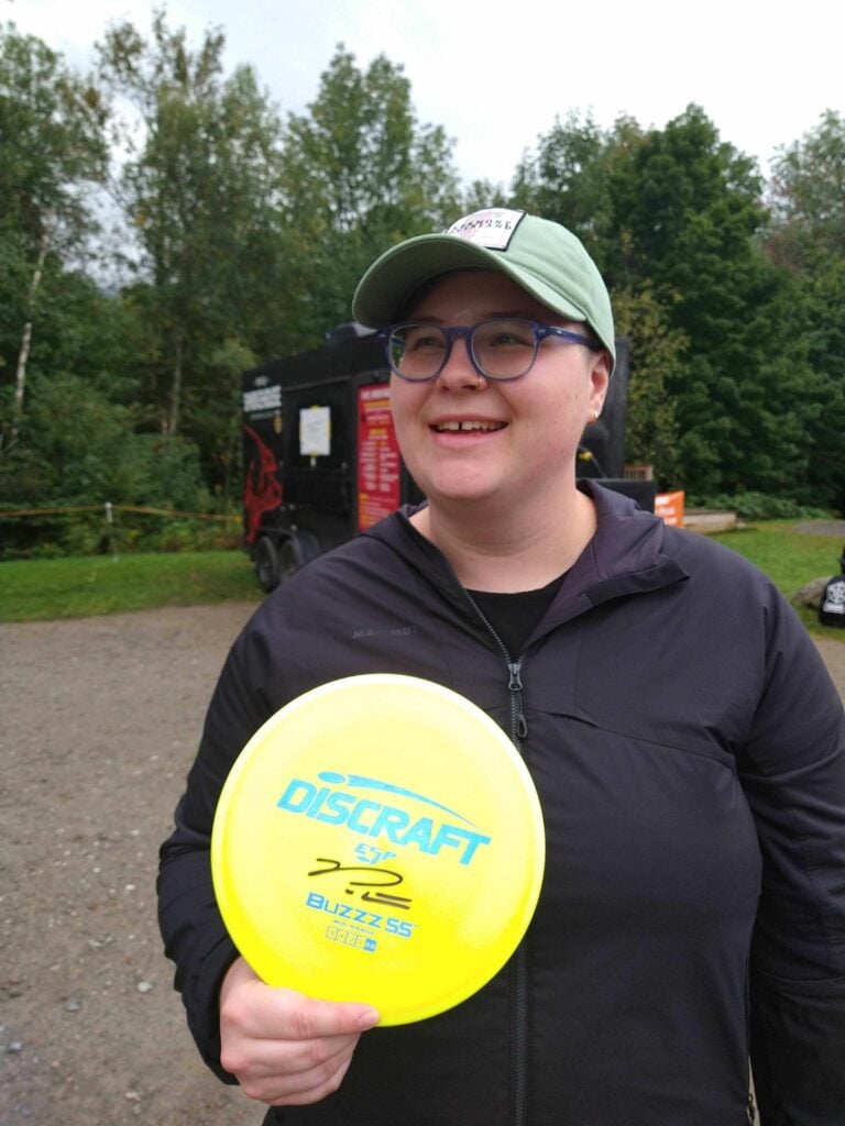 Hannah playing disc golf